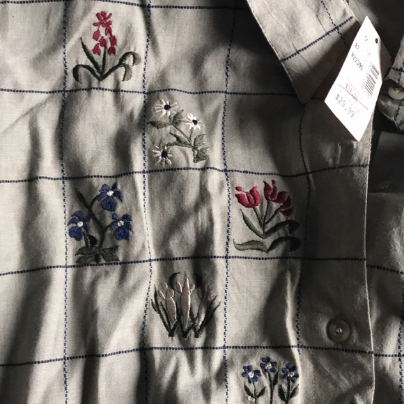 Maggie&Max light brown embroidered floral long sleeve button down shirt Size 1X - Picture 8 of 11